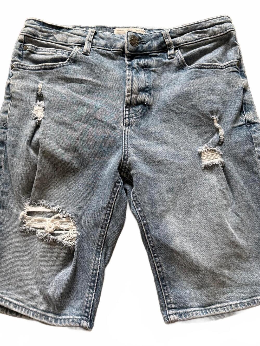 Pull&Bear Size 6 Light Wash Distressed Denim Bermuda Shorts